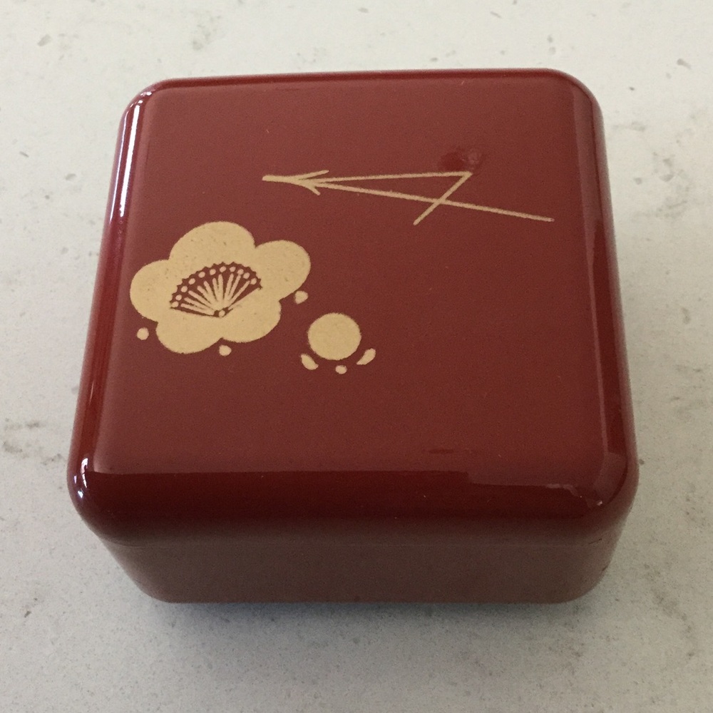 Japanese lacquered candy box with lid